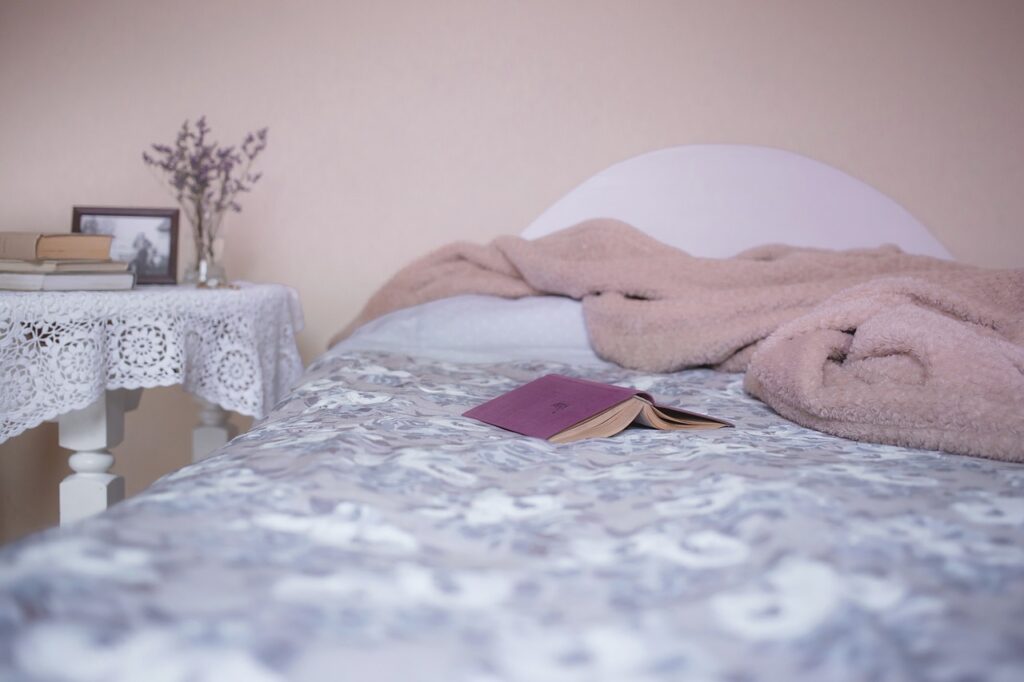 bed, bedroom, blanket-1846251.jpg